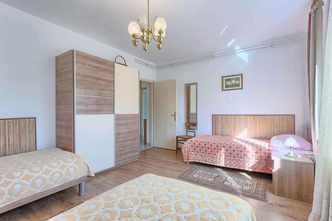 Pula Two-Bedroom Apartment 3