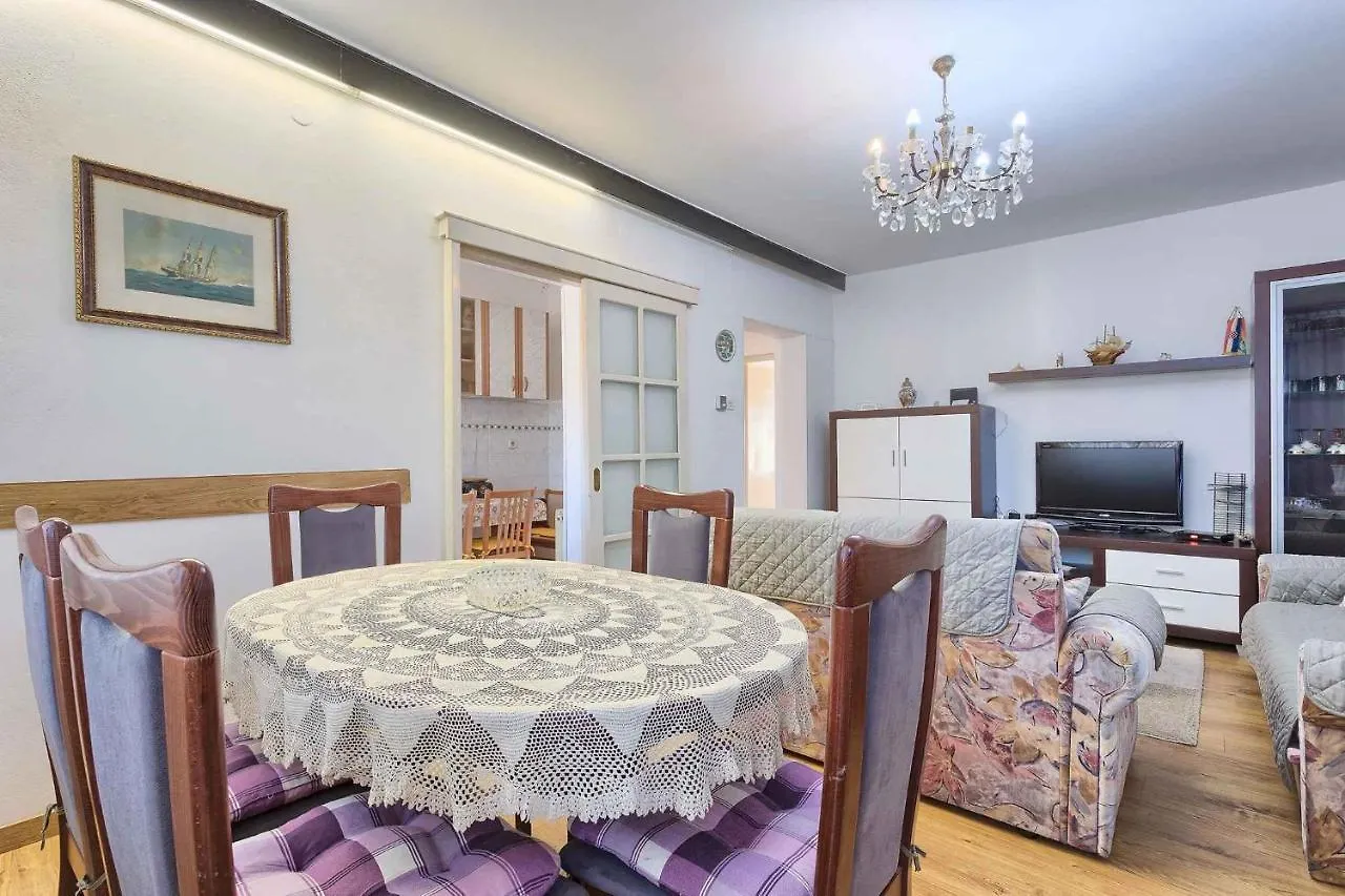 Pula Two-Bedroom Apartment 3